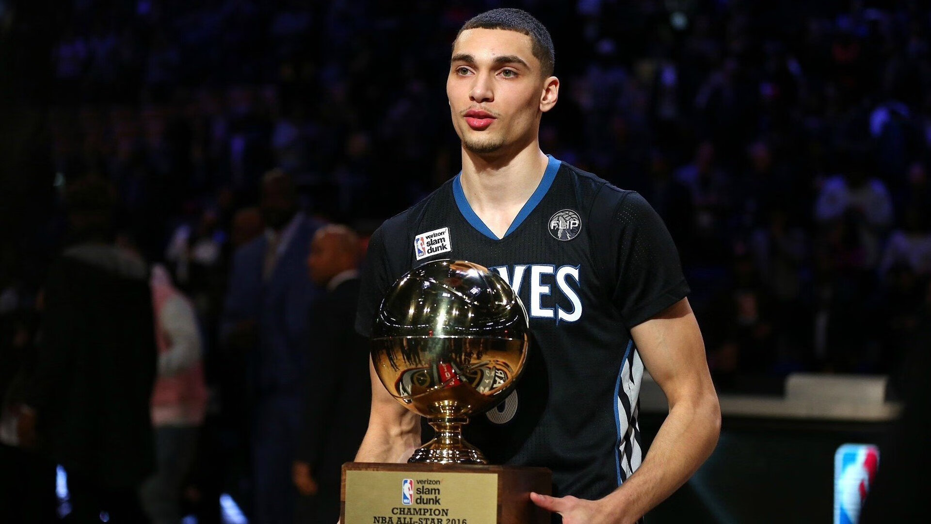 篮网内部赛表现火爆主帅频频鼓掌,篮网内线被打爆